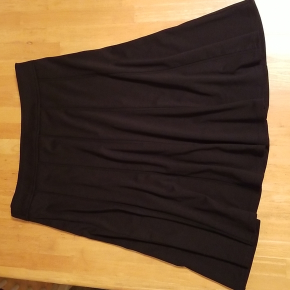 Black Pleated Midi Skirt - Picture 4 of 5